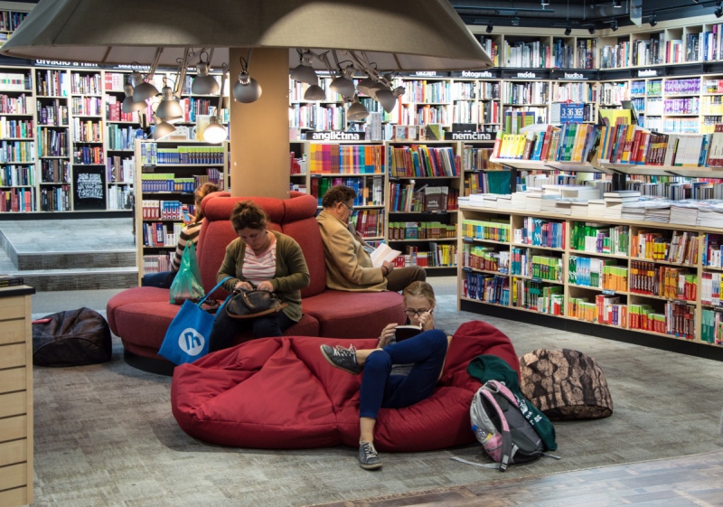 magasin-BAIROLS-min_books_bookstore_book_reader_readers_reading_shop_sale_books-849006
